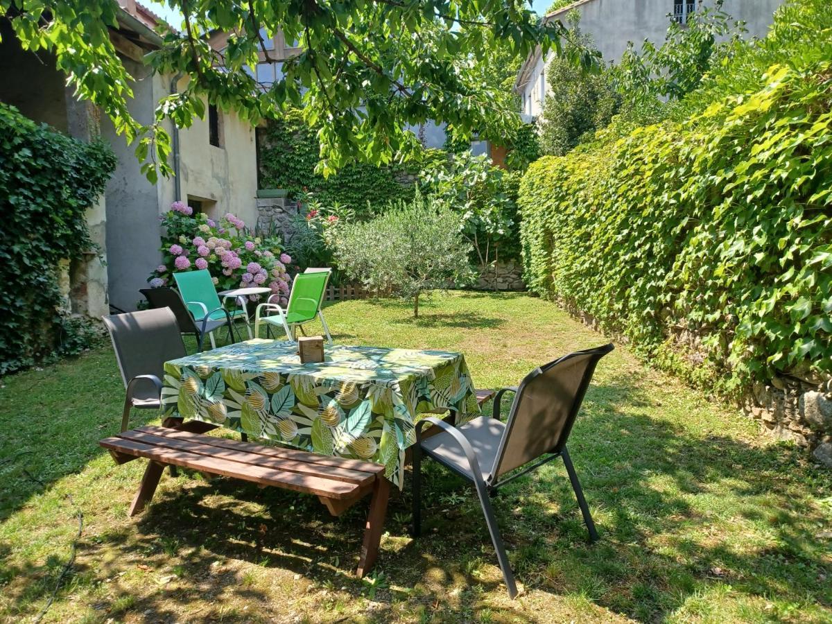 Les Glycines Bed and Breakfast Le Vigan  Eksteriør billede